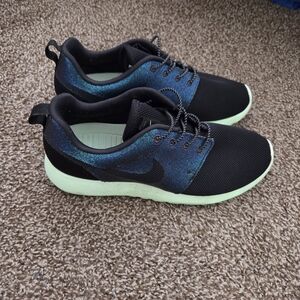 Nike Roshe Run Sneakers